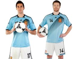 La RFEF y adidas presentan la segunda equipación de España para la Euro'12
