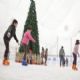 Ya puedes disfrutar de la pista de patinaje sobre hielo Kinder y de la de trineos neumáticos en la Plaza del Pilar