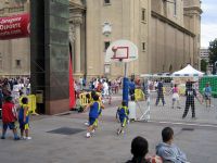 Baloncesto en el Da del Deporte en la Calle 2011