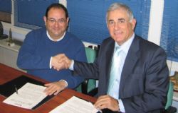 Zaragoza Deporte firma un convenio para desarrollar cursillos de Pádel