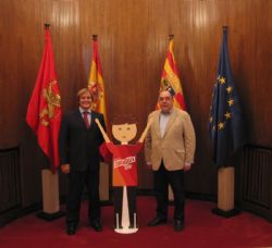 HANDBALL 2013 hizo entrega del «Handballin» a Zaragoza como sede del Mundial de Balonmano 2013