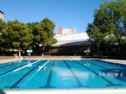 La piscina de verano del Palacio de Deportes reservará una calle para personas que quieran practicar la natación