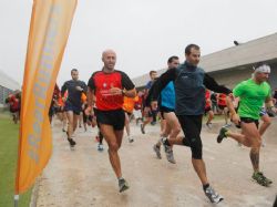 La intensa lluvia no pudo con los valientes en la «Beer Runners»