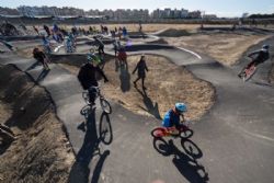 Parque Goya estrena su nuevo pump-track, un circuito de saltos para bicicletas adaptado a todos los niveles