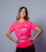 Presentada la camiseta Oysho 2023 oficial de la «Marea Rosa» de la Carrera de la Mujer Central Lechera Asturiana