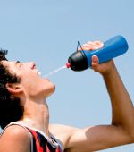 Por qué es tan importante hidratarte cuando corres y cómo debes hacerlo