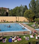 Consulta todos los servicios que te ofrecen las piscinas municipales de verano