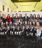 El Ayuntamiento de Zaragoza recibe al Balonmano Dominicos de división de plata femenina