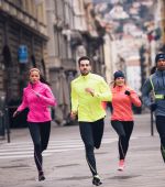 Cómo elegir la ropa deportiva perfecta para entrenar con frío, lluvia y viento