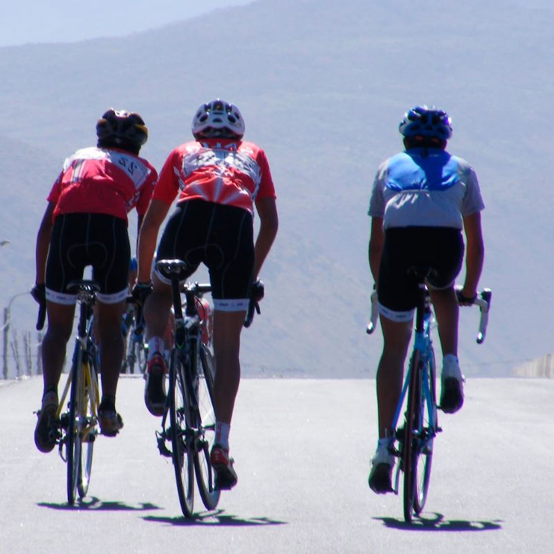 Seguridad vial para convivir ciclistas y conductores en vías interurbanas