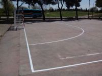 Pintado del lineado de la Pista de Fútbol Sala. [Fecha: 11/04/2014]