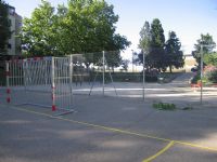 Instalación de nuevo vallado metálico en Pista de Fútbol Sala [Fecha: 21/07/2014]