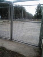 Reparación de la puerta de acceso en la Pista de Fútbol Sala [Fecha: 09/09/2014]