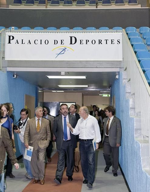 Visita del Alcalde de Zaragoza  y el consejero de Fomento y Deportes al Palacio de Deportes