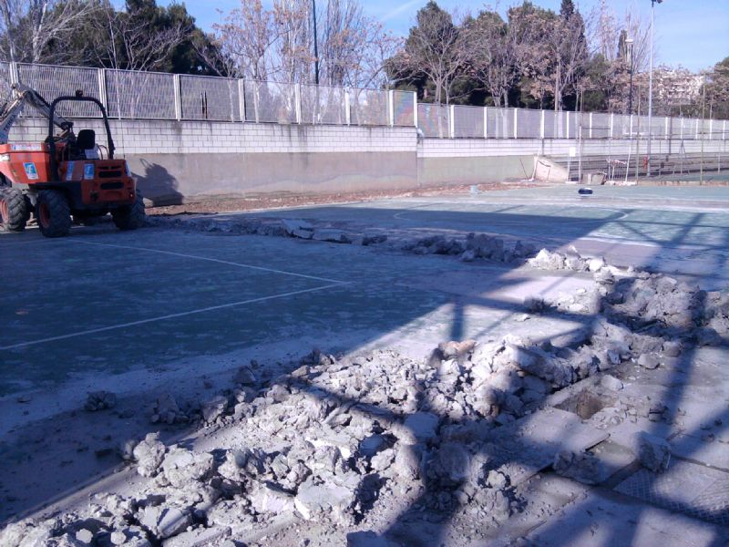 La primera fase de las obras en las instalaciones de pádel ya ha comenzado