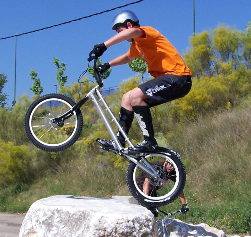 El barrio de San José estrena el primer circuito de bike trial de Aragón