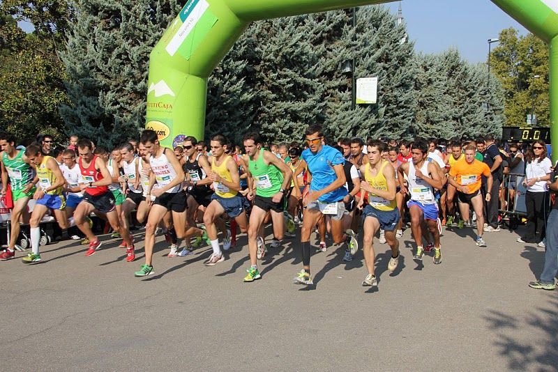 La «Carrera Popular Pilar 2011» reunió a casi un millar de atletas en una mañana con ambiente festivo