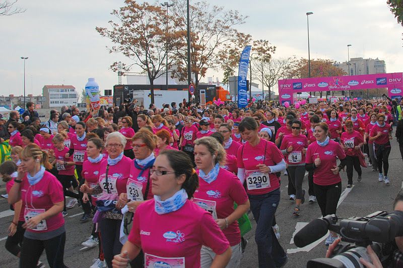 4.000 corredoras tiñen Zaragoza de rosa