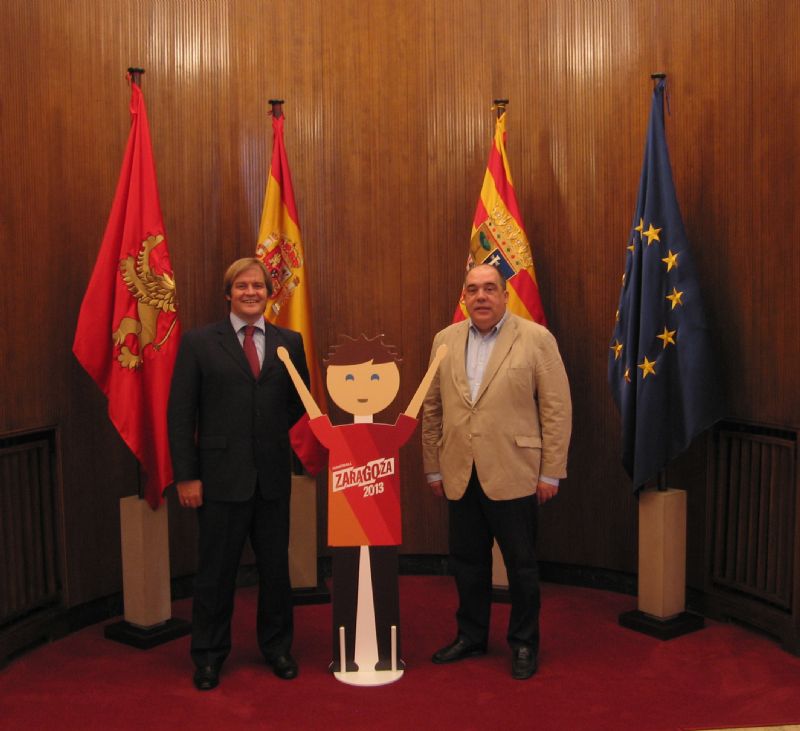 HANDBALL 2013 hizo entrega del «Handballin» a Zaragoza como sede del Mundial de Balonmano 2013