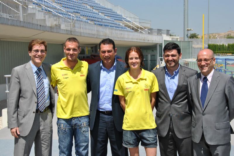 Supermercados Simply renueva su patrocinio con el Club de Atletismo Scorpio 71