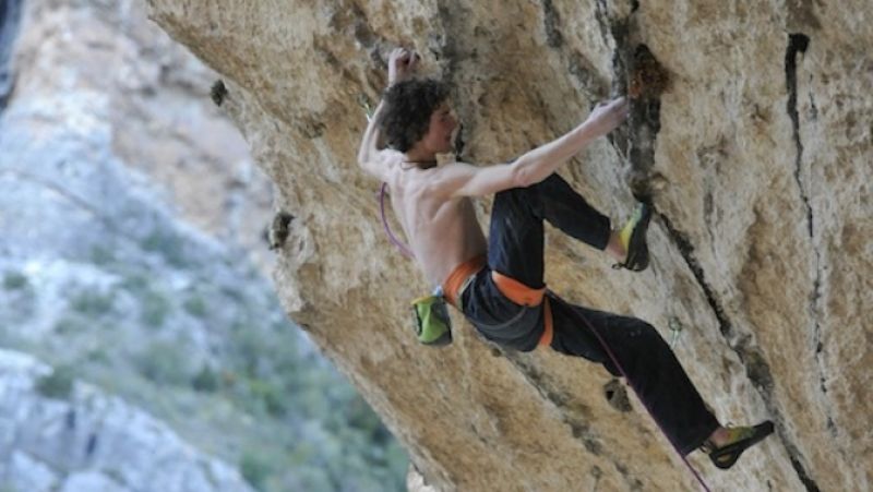 Adam Ondra, considerado el mejor escalador del mundo en roca, realizará una exhibición en Dock39 Puerto Venecia