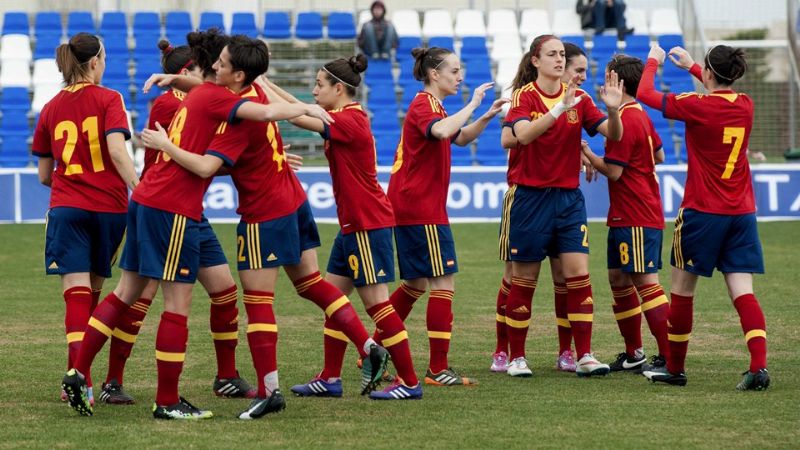 España afronta su primer Mundial de fútbol femenino con el reto de los Juegos de Río 2016