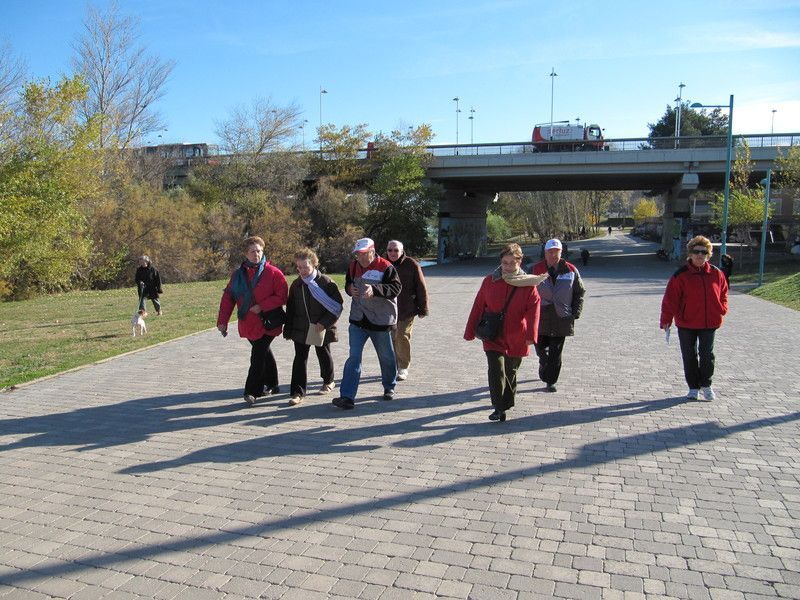 Caminar media hora adelgaza más que correr o ir al gimnasio