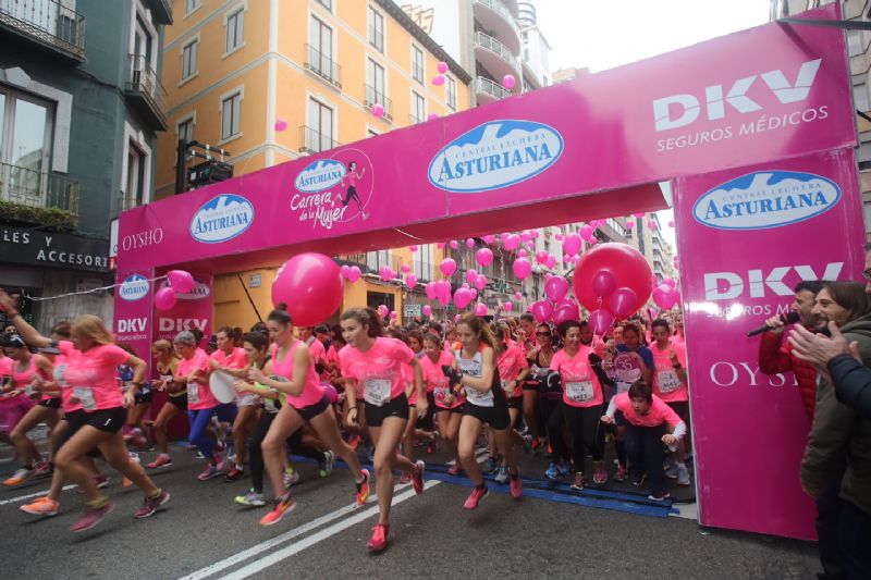 Ambientazo en el cierre del circuito Carrera de la Mujer, que en Zaragoza tuvo su última etapa de este 2015 