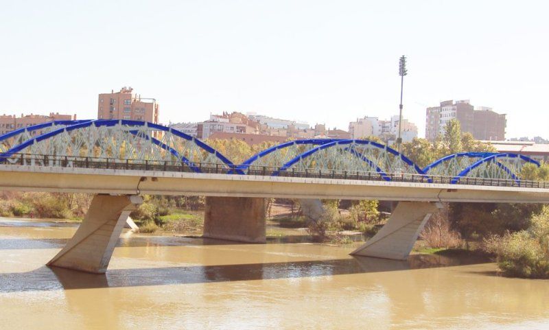 Comienza la construcción del nuevo carril bici de la Avenida Puente del Pilar y continúan los trabajos en el de Tenor Fleta