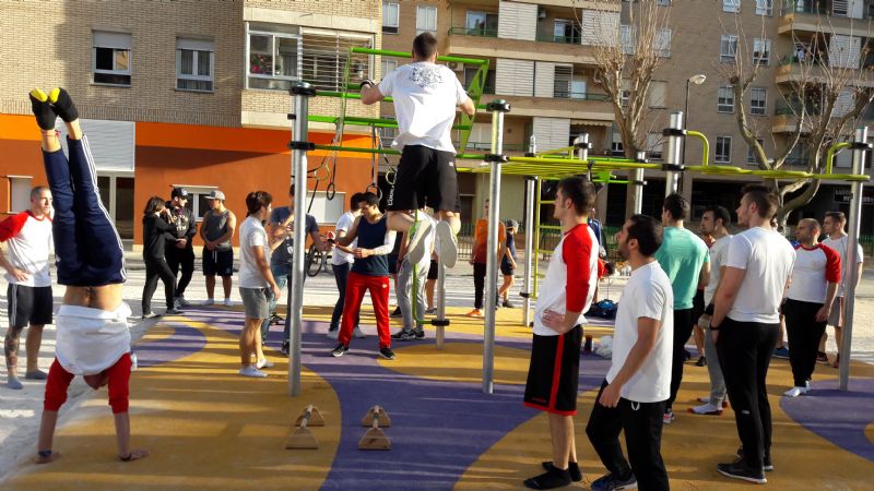 El Street Workout, gimnasia deportiva de calle, llega al barrio del Actur con una nueva instalación