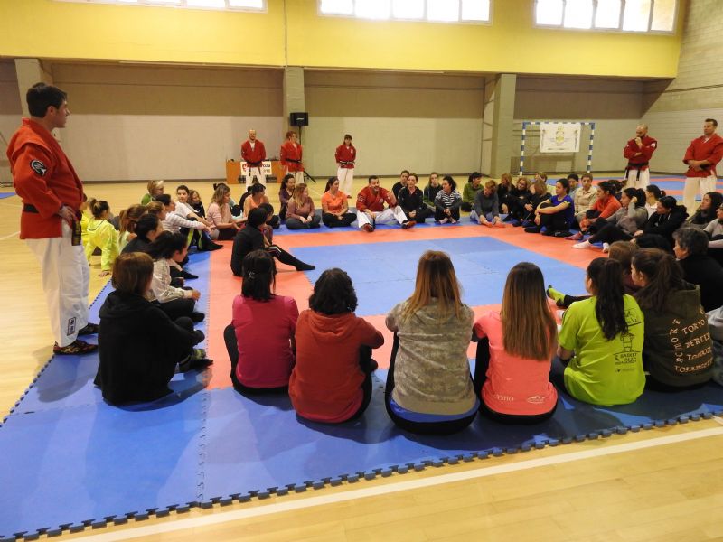 Éxito de la 1ª Master Class de Defensa Personal para Mujeres que se celebró el pasado sábado