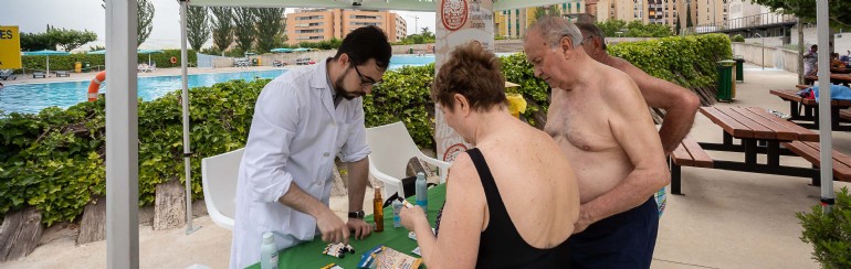 Las piscinas municipales se implican en la prevención del cáncer de piel con la campaña «Sol sin riesgo»