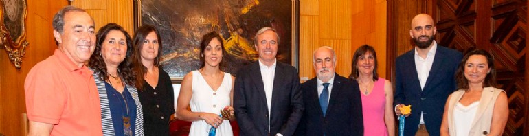 El Ayuntamiento felicita a Cristina Ouviña, campeona de Europa de baloncesto