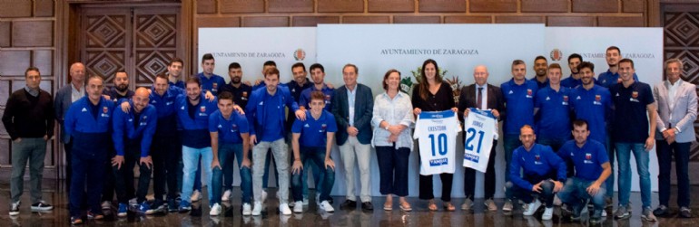 El Ayuntamiento recibe al Fútbol Emotion Zaragoza