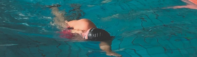 Mejora tu técnica de natación de manera gratuita en varias piscinas cubiertas municipales