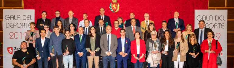 El Ayuntamiento entrega a Javier Fernández la Medalla al Mérito Deportivo Ciudad de Zaragoza