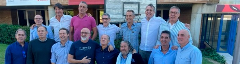 La selección de baloncesto junior 82/83 vuelve a encontrarse en el Pabellón «Príncipe Felipe»