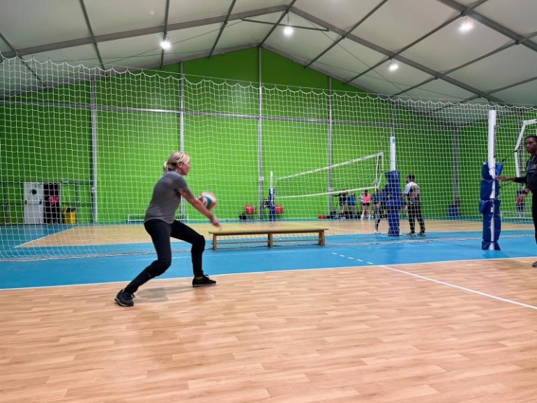 Zaragoza impulsa un nuevo programa para favorecer la salud de las mujeres mediante el voleibol