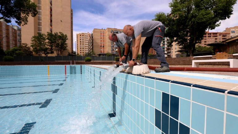 Completado el trasvase de agua entre las piscinas del Palacio de Deportes