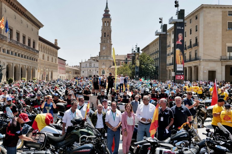 Más de mil motos de 24 países se concentran en la Plaza del Pilar tras tres días de actividades por Zaragoza y Aragón