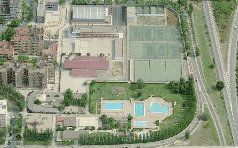 Las piscinas municipales cierran las pistas polideportivas y aplican la obligatoriedad de usar mascarilla también en el césped Las piscinas municipales cierran las pistas polideportivas y aplican la obligatoriedad de usar mascarilla también en el césped