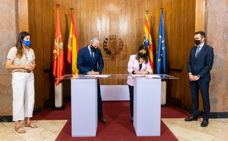 Ayuntamiento y CaixaBank amplían su colaboración para impulsar actividades deportivas para todos los públicos en los próximos tres años Ayuntamiento y CaixaBank amplían su colaboración para impulsar actividades deportivas para todos los públicos en los próximos tres años