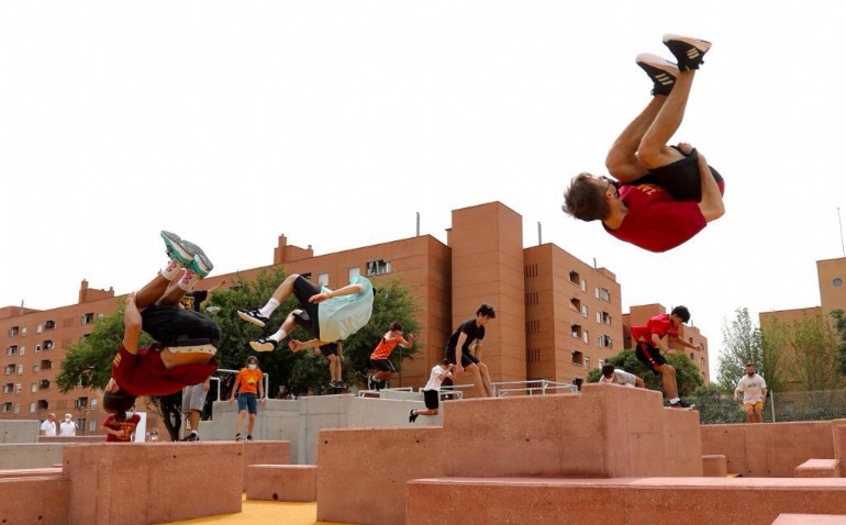 Zaragoza estrena su primera pista de parkour situada en el barrio del Actur Zaragoza estrena su primera pista de parkour situada en el barrio del Actur