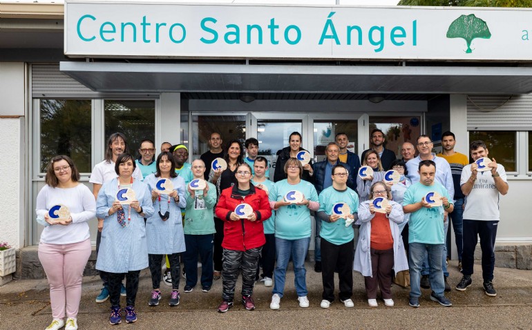 El taller ocupacional Alma ATADES Cerámica elabora los singulares trofeos de la carrera Ambar Ebrovida El taller ocupacional Alma ATADES Cerámica elabora los singulares trofeos de la carrera Ambar Ebrovida
