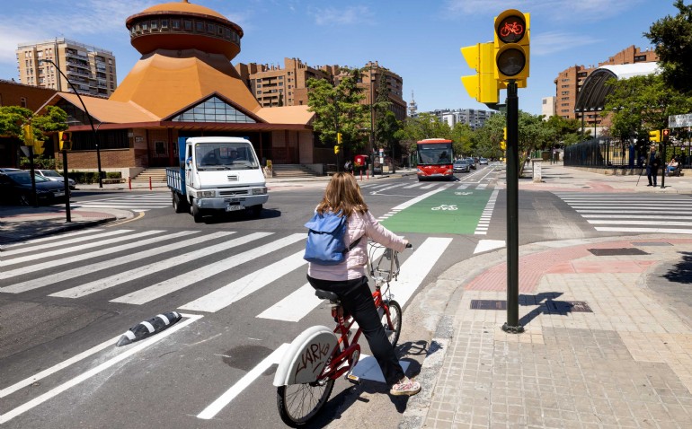Abierto al tráfico el nuevo carril bici de Pedro III El Grande, que conecta de manera segura la zona escolar de Romareda Abierto al tráfico el nuevo carril bici de Pedro III El Grande, que conecta de manera segura la zona escolar de Romareda