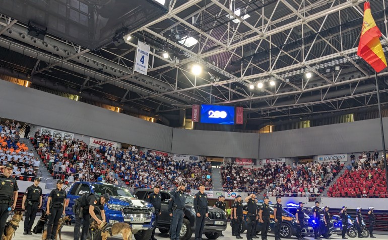La Policía Nacional exhibe todos sus medios policiales ante la comunidad educativa La Policía Nacional exhibe todos sus medios policiales ante la comunidad educativa