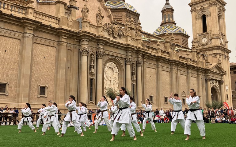 La plaza del Pilar respira deporte este domingo en el evento Hola Primavera