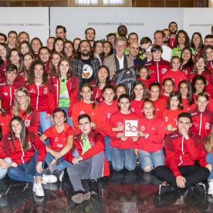 El Ayuntamiento felicita al Club Voleibol Zaragoza por su 30 aniversario y los crecientes logros de su cantera