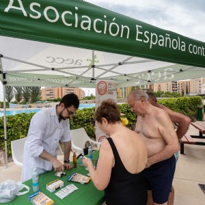 Las piscinas municipales se implican en la prevención del cáncer de piel con la campaña «Sol sin riesgo»