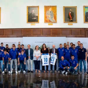 El Ayuntamiento recibe al Fútbol Emotion Zaragoza